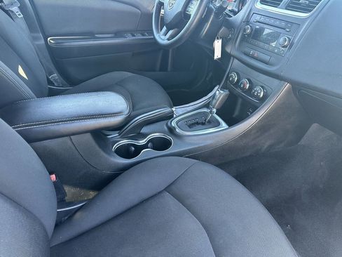 Used 2013 Dodge Avenger SE image 6