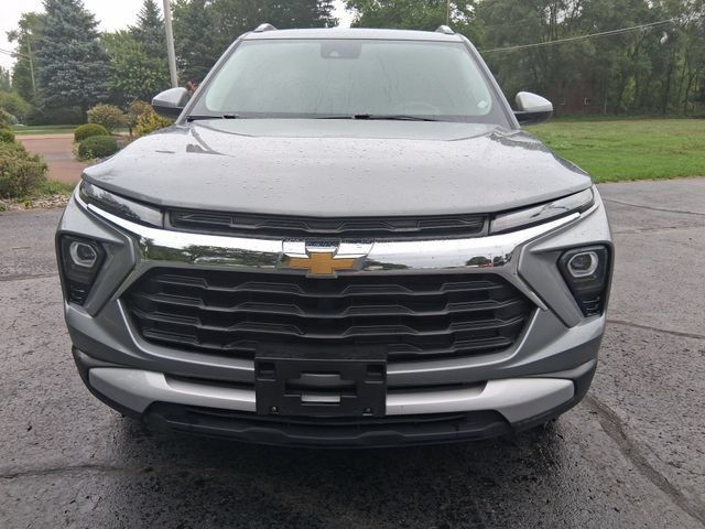 Used 2025 Chevrolet TrailBlazer LT AWD/4WD image 2