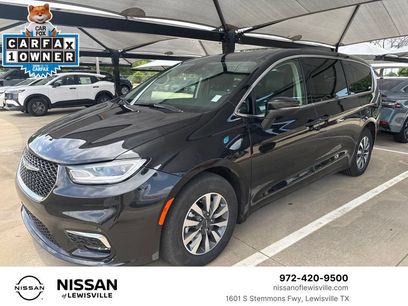 Used 2023 Chrysler Pacifica Touring-L