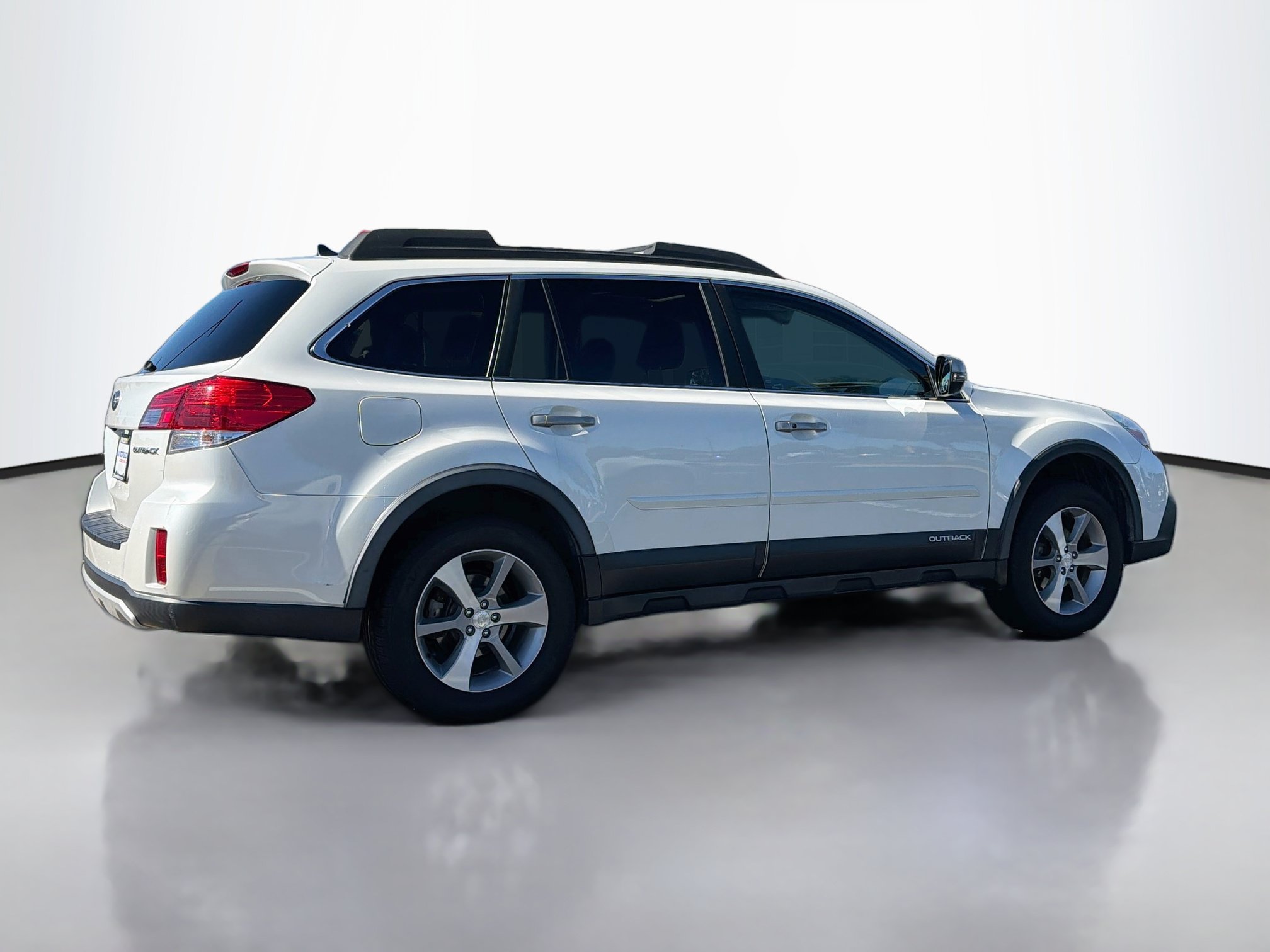 Used 2014 Subaru Outback 2.5i Limited AWD/4WD image 2