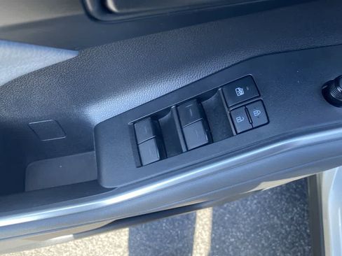 Used 2020 Toyota Highlander LE image 13