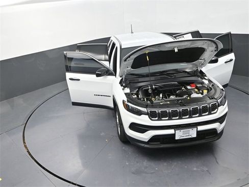 Used 2025 Jeep Compass Sport image 26