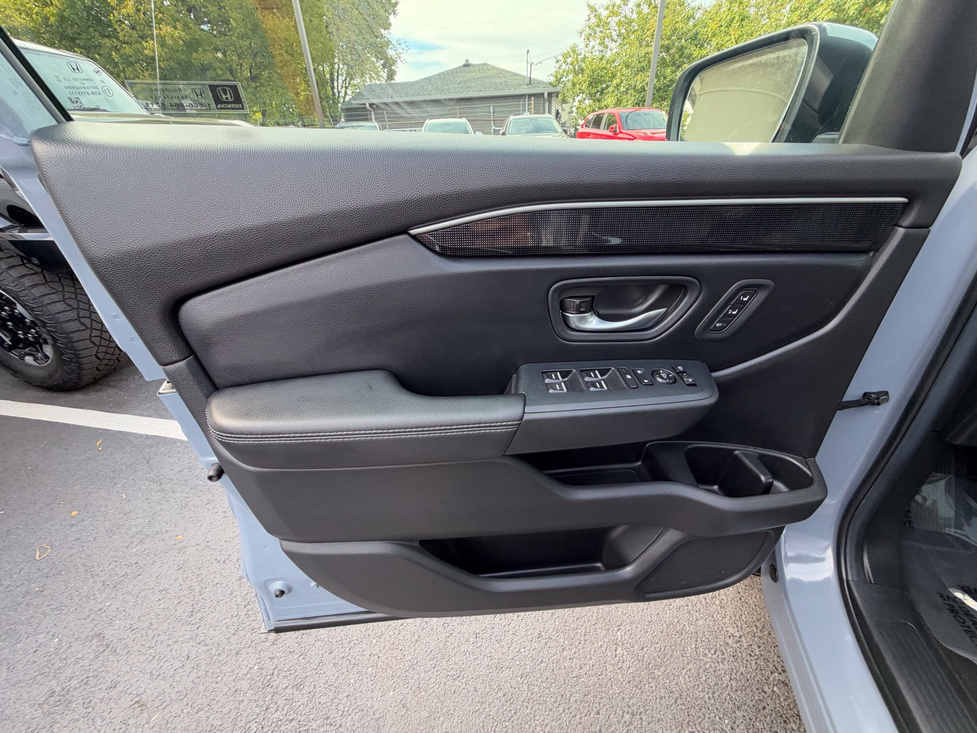 Used 2025 Honda Pilot Elite image 17