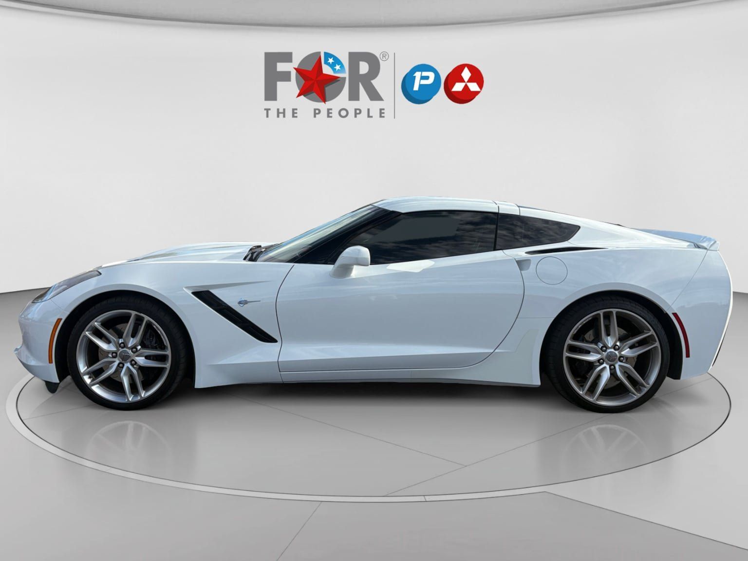 Used 2017 Chevrolet Corvette Stingray Coupe RWD image 2
