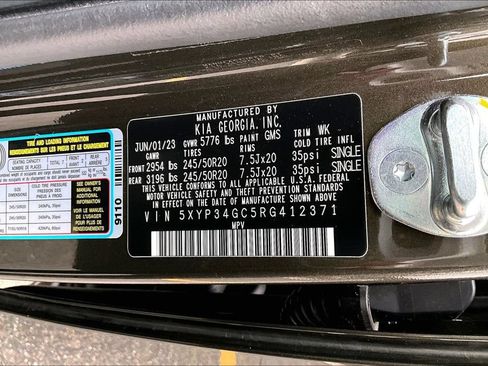 Used 2024 Kia Telluride EX w/ EX Captain's Chair Package FWD image 17