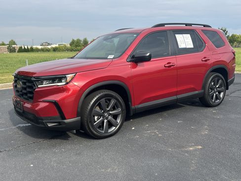 Used 2025 Honda Pilot Sport image 5