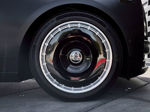 Used 2025 Rolls-Royce Phantom Sedan image 22