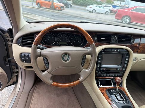 Used 2005 Jaguar XJ8 RWD image 25