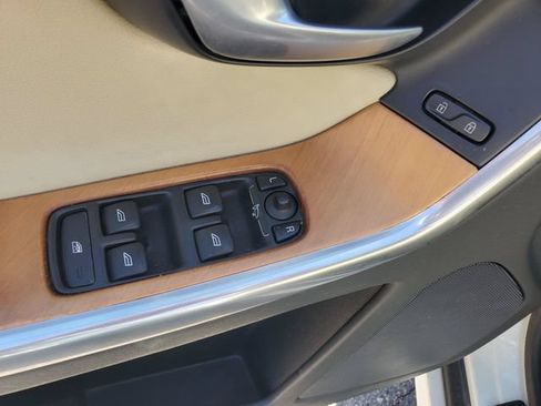 Used 2017 Volvo XC60 T6 Inscription w/ Climate Package AWD/4WD image 11
