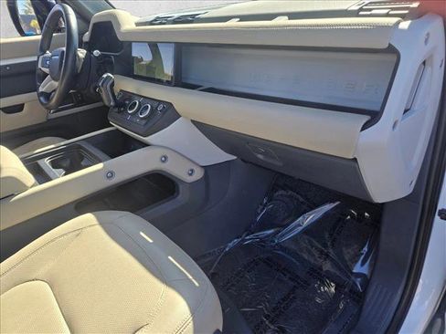 Used 2024 Land Rover Defender 90 S image 20