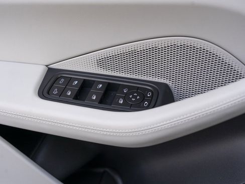 Used 2025 Porsche Macan 4S Electric image 14