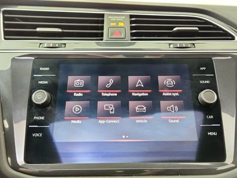Used 2022 Volkswagen Tiguan SE R-Line image 47