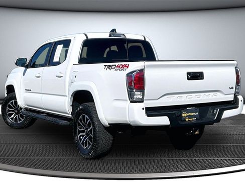 Used 2022 Toyota Tacoma TRD Sport w/ Technology Package image 4