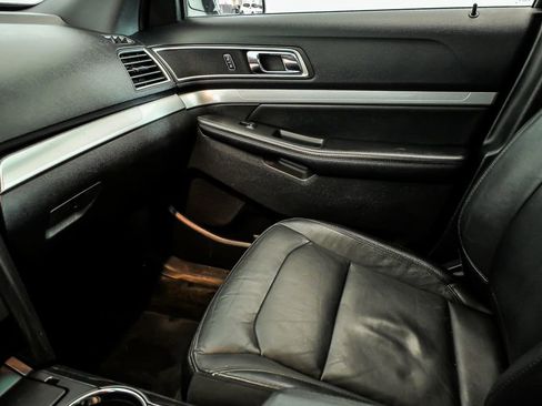 Used 2016 Ford Explorer XLT w/ Equipment Group 202A image 25