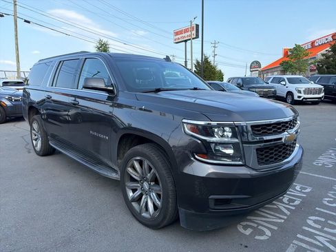Used 2017 Chevrolet Suburban LS RWD image 3