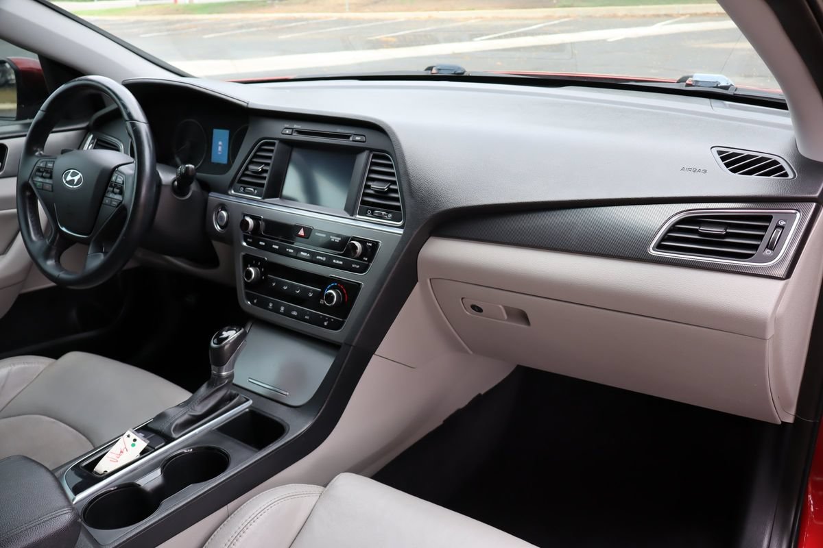 Used 2016 Hyundai Sonata Sport w/ Option Group 1V FWD image 17