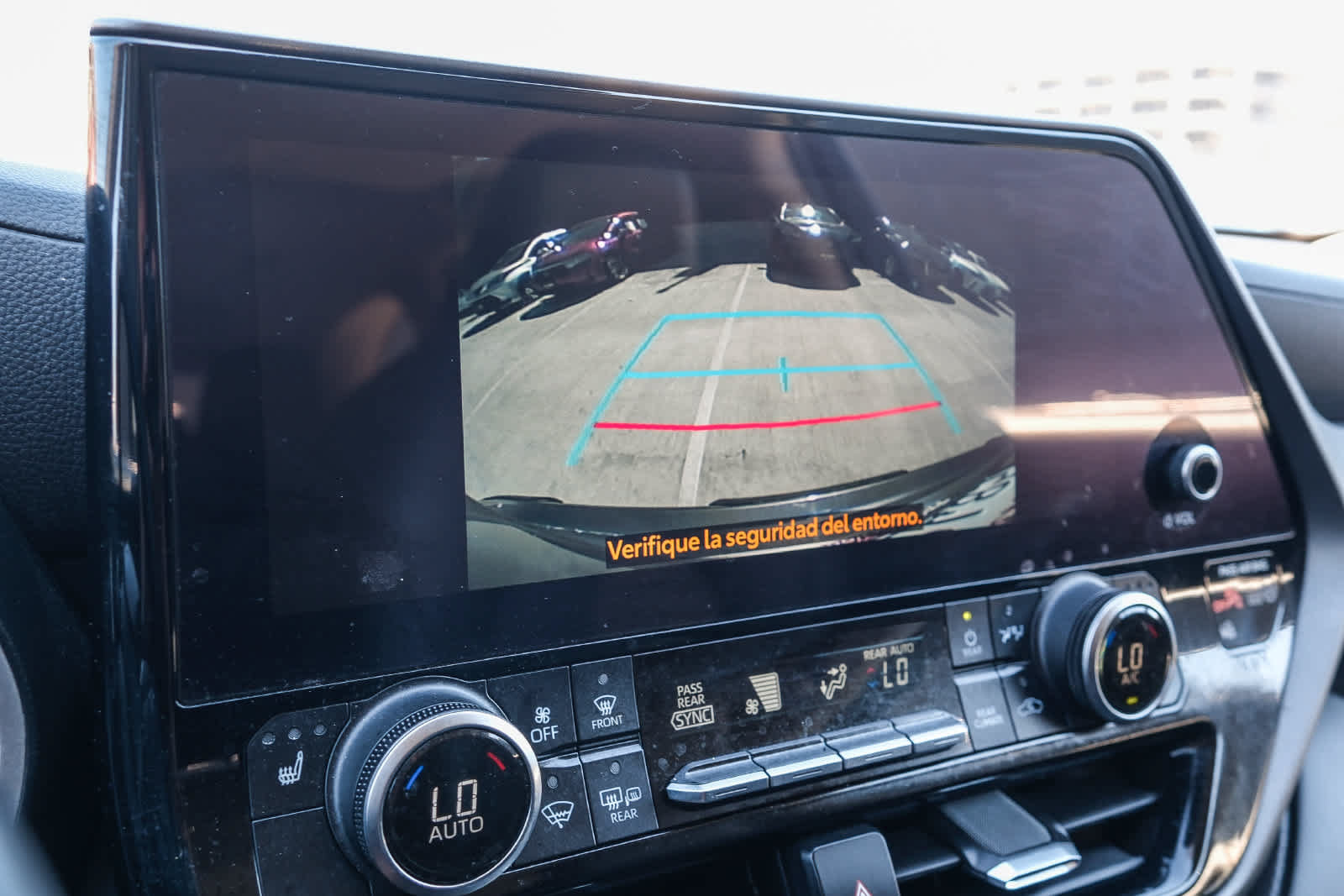 Used 2023 Toyota Highlander XLE FWD image 26
