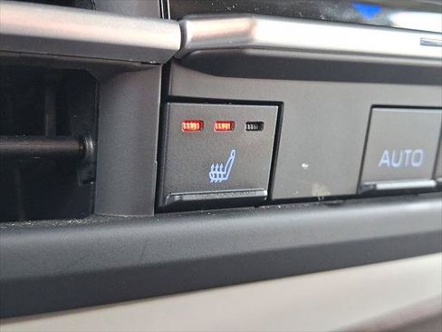 Certified 2023 Toyota Sienna XLE FWD image 20