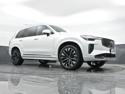 New 2025 Volvo XC90 B5 Plus w/ Protection Package Premier image 44