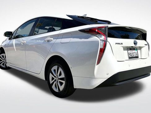 Used 2018 Toyota Prius Two w/ Prius Two Safety Plus Package FWD image 4