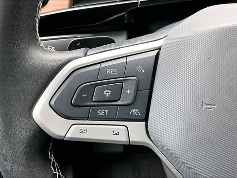 Used 2024 Volkswagen Atlas SE image 11