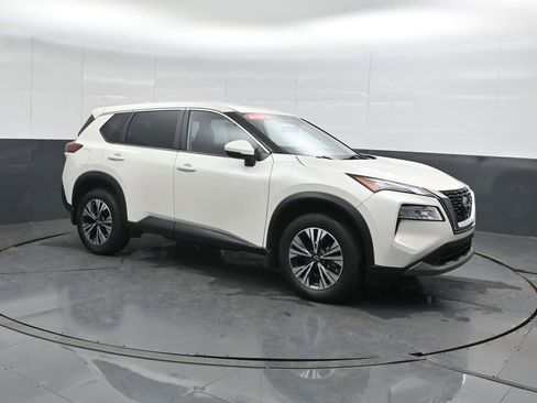 Used 2023 Nissan Rogue SV image 4