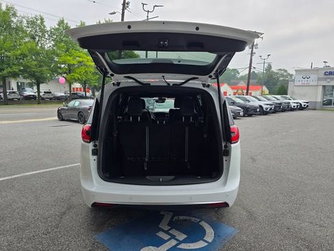 New 2027 Chrysler Pacifica Select FWD image 34