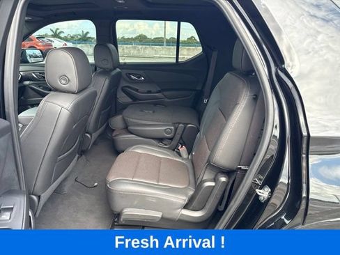 Used 2023 Chevrolet Traverse High Country FWD image 3