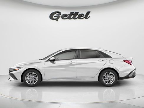 New 2026 Hyundai Elantra SEL Sport Premium FWD image 2