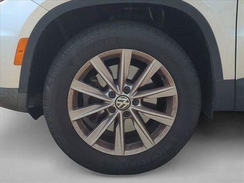 Used 2014 Volkswagen Tiguan SE FWD image 9