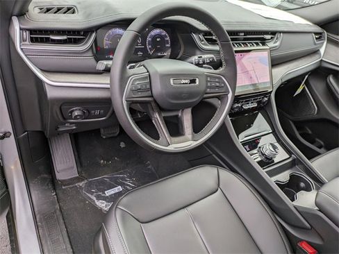 New 2025 Jeep Grand Cherokee L Limited w/ Black Appearance Package image 10