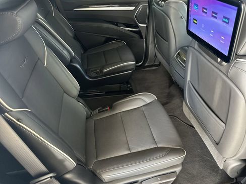 Certified 2025 Cadillac Escalade Premium Luxury image 43