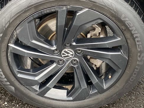 Used 2020 Volkswagen Atlas Cross Sport SEL image 26