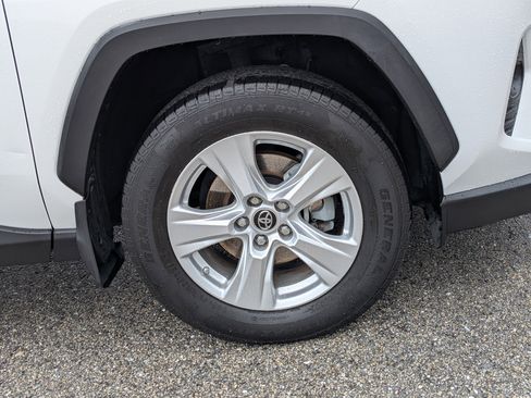 Used 2019 Toyota RAV4 XLE w/ Convenience Package image 11