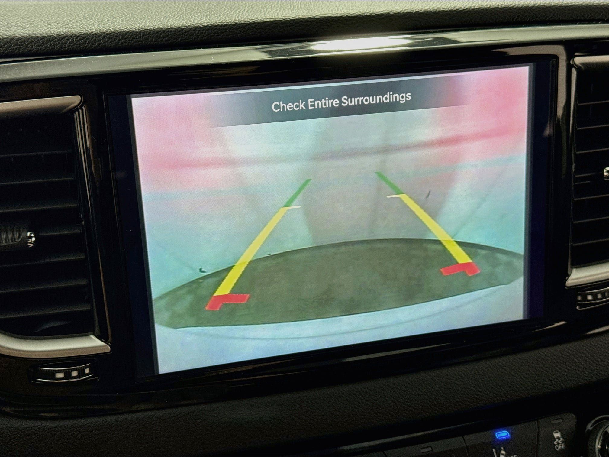 Used 2025 Chrysler Pacifica Select FWD image 3