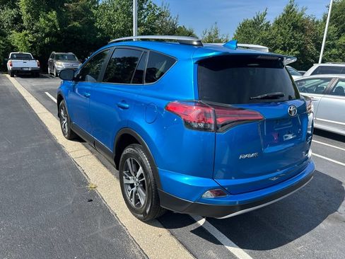Used 2018 Toyota RAV4 XLE AWD/4WD image 5
