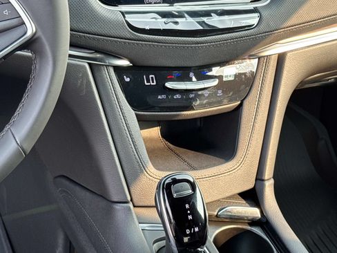 New 2026 Cadillac XT5 Luxury w/ LPO, ONYX Package FWD image 21
