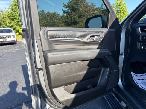 Used 2021 GMC Yukon Denali w/ Denali Premium Package AWD/4WD image 10