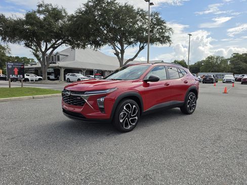 New 2026 Chevrolet Trax RS w/ Sunroof Package FWD image 10