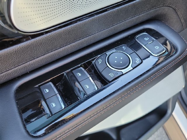 Used 2023 Lincoln Aviator Reserve w/ Equipment Group 201A AWD/4WD image 9