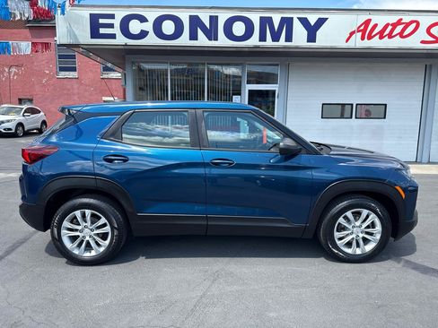 Used 2021 Chevrolet TrailBlazer LS FWD image 2