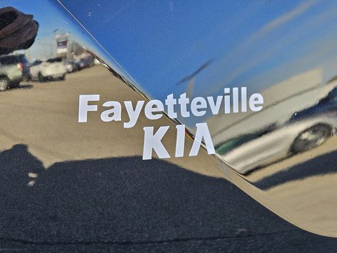 Used 2024 Mitsubishi Outlander SE image 16