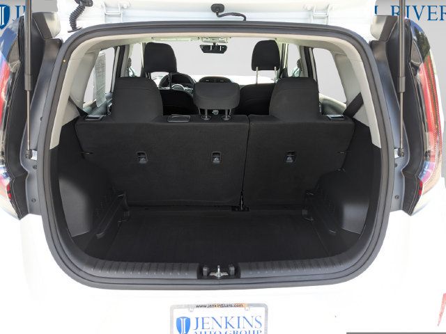 Used 2024 Kia Soul LX w/ Option Group 015 FWD image 17
