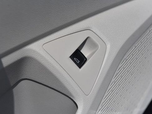 New 2026 Volkswagen Jetta SE FWD image 9