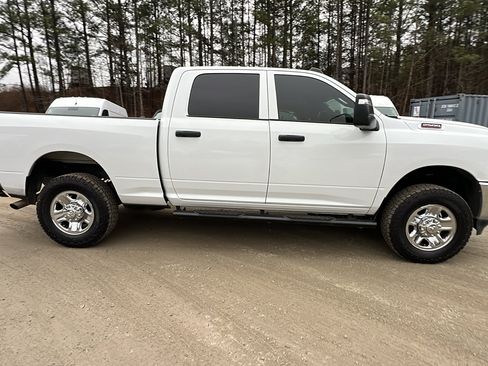 Used 2024 RAM 2500 Tradesman w/ Chrome Appearance Group image 7
