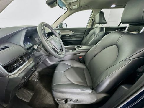 Used 2025 Toyota Grand Highlander FWD image 13