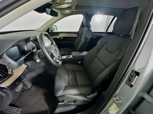Used 2025 Volvo XC90 B6 Plus image 13
