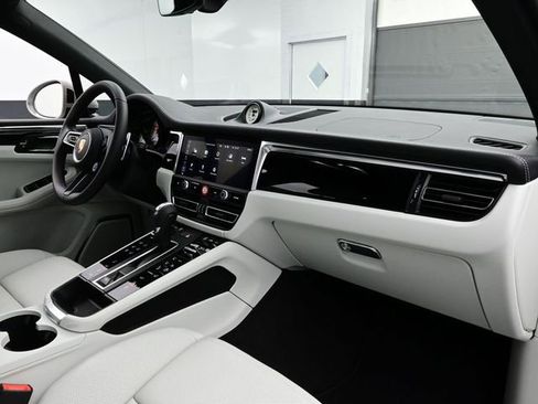 New 2026 Porsche Macan GTS image 19