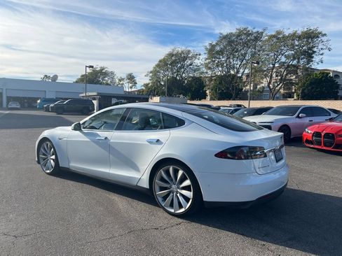 Used 2015 Tesla Model S 70 image 4