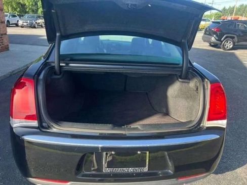 Used 2019 Chrysler 300 Limited RWD image 9